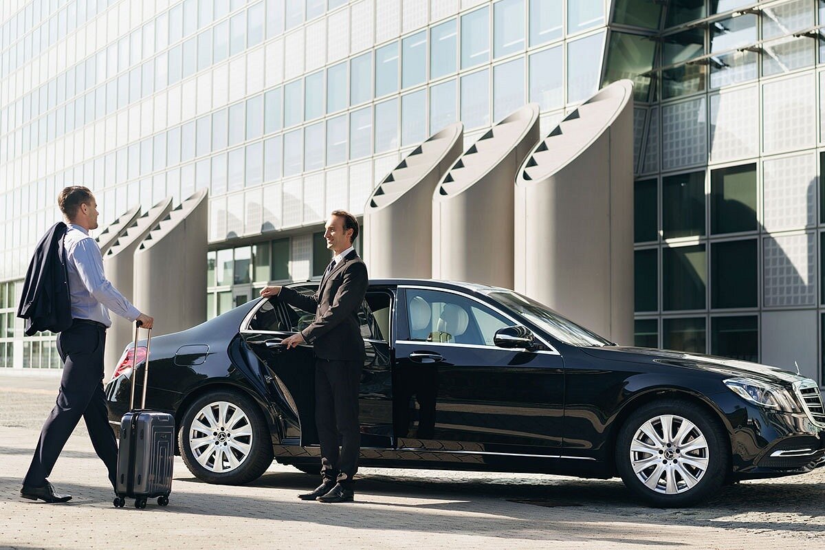 Travel Smart and Stress-Free with Airport Taxi Service in Bolton - Lets Blog