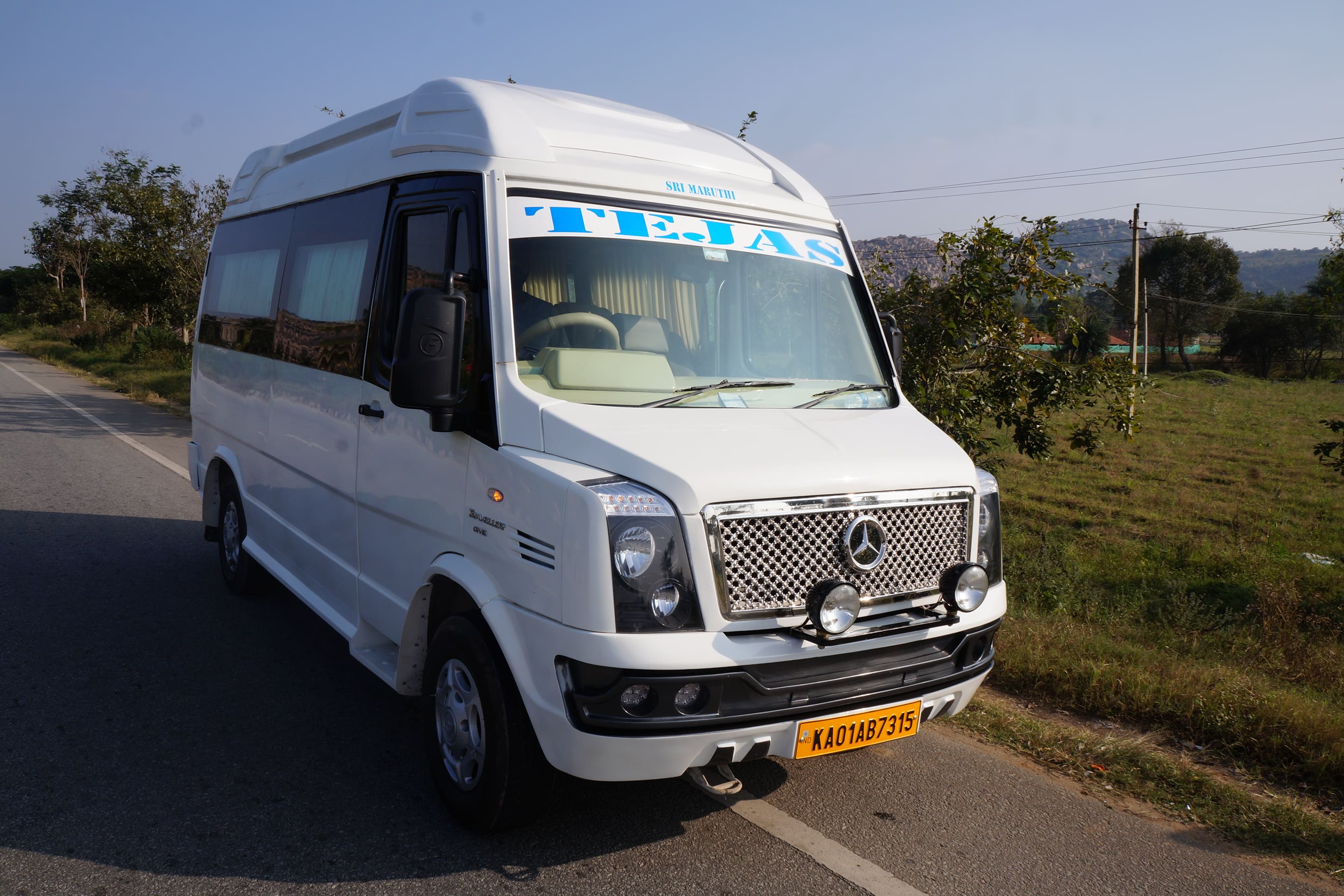 Hire 10 Seater Tempo Traveller in bangalore - Starts @ Rs 28/ Per Km