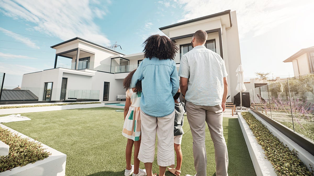 How Does a Local Conveyancer Reduce Property Selling Stress?